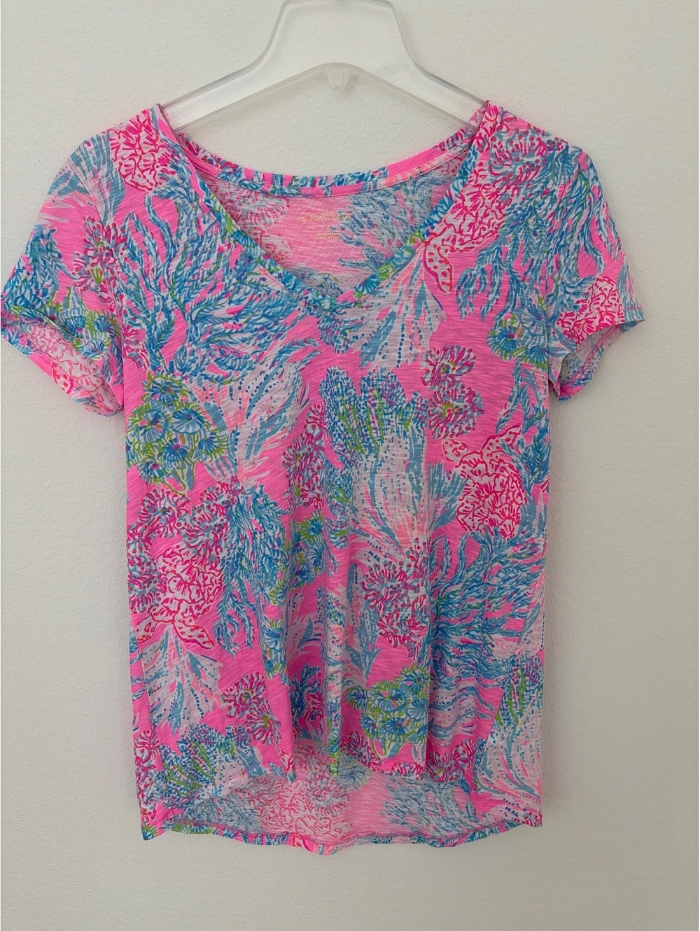 Lilly Pulitzer Pink Blue Green V-Neck Tropical Print Short Sleeve Top Size Small